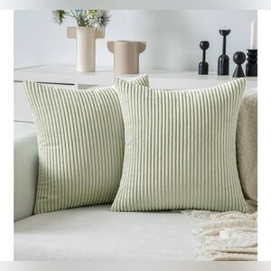 NEW 2 Pillow Covers Decorative Square Throw Pillow Covers Set 20” Light Green